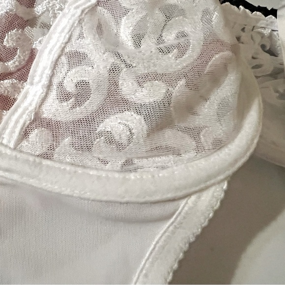 Wacoal Arabesque Underwire Bra Bundle (2) Black and White Size 32 D Semi Sheer - Picture 7 of 13